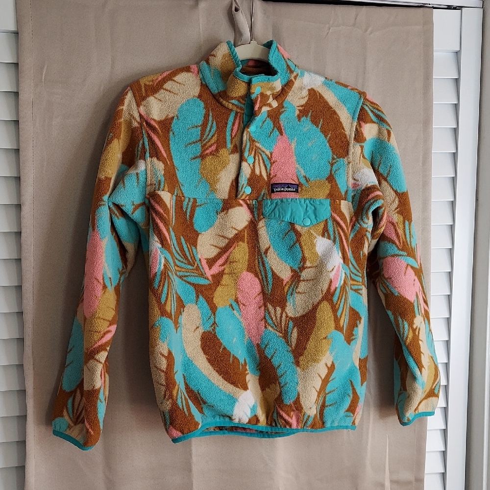 Patagonia Synchilla Top, Size Small, Feather Print, Tan, Blue, Pink, Funnel Neck